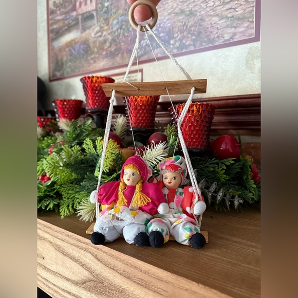 ❤️ Rare Vintage 1976 Miniature Porcelain Clowns On Wooden Swing - Picture 6 of 7